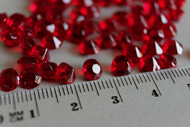 Diamanty červené (5,5 mm, 10 gramů)
