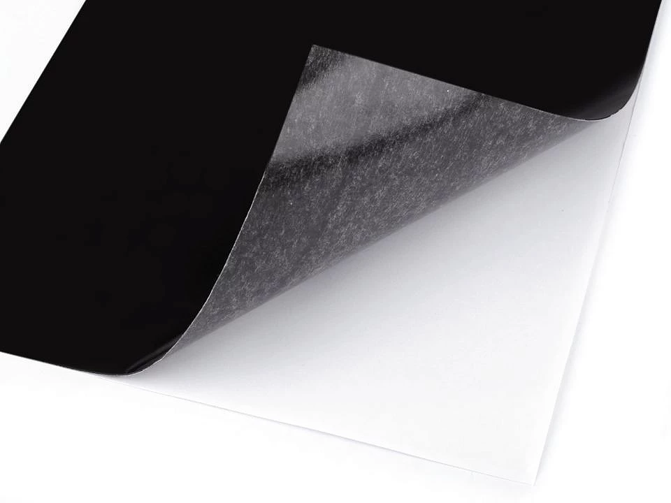 Magnetická samolepící folie stříhaná na formát A4